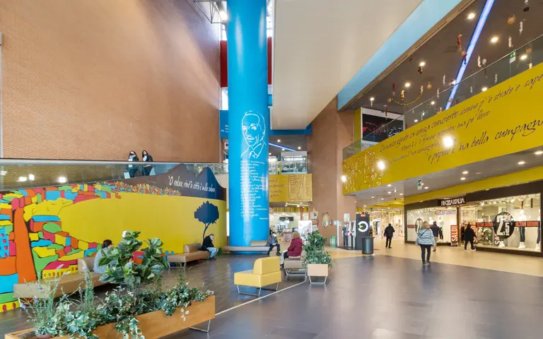 Il centro commerciale Neapolis